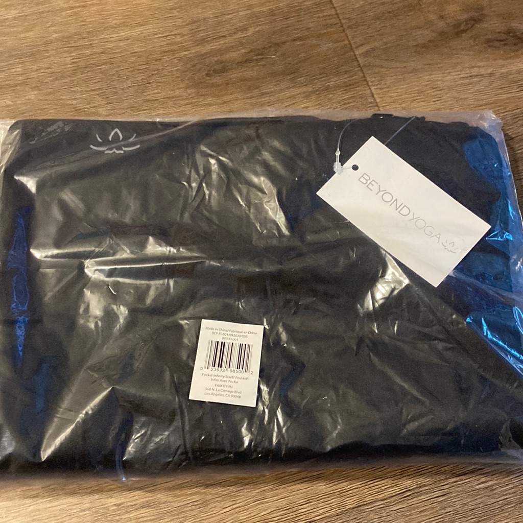 Brand New Beyond Yoga Hidden Pocket Infinity Scarf